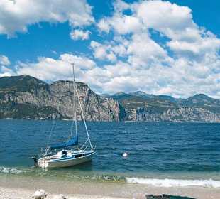 Strand des Hotel Du Lac in Brenzone
