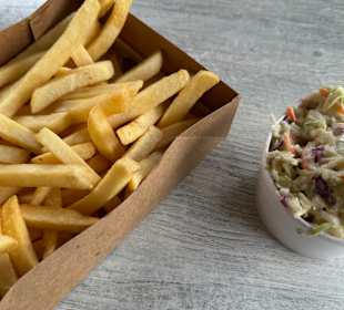 Pommes und Coleslaw