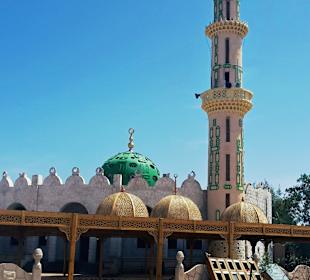 Moschee außerhalb der Anlage