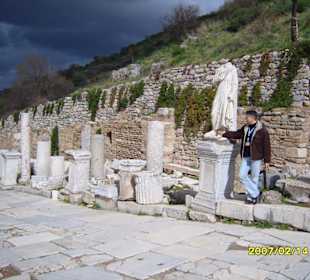 Neben dem Herakles Tor!