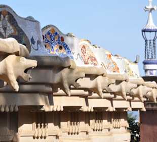 Seitliche Verzierungen am großen Terrassenplatz