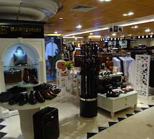 Im Shoppimgcenter unterwegs