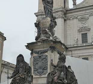 Die Mariensäule auf dem Domplatz von Salzburg