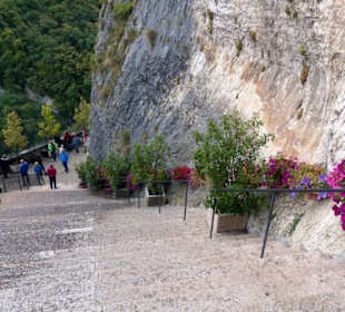 Treppe zum Kapelleneingang