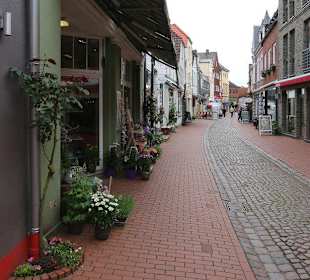 Frau-Clara-Straße