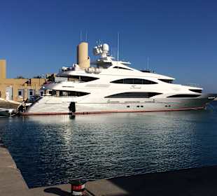 Luxus Yacht im Hafen