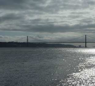 Blick vom Tejo-Ufer bei Praca de Commercio