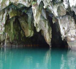 Eingang zum Underground River