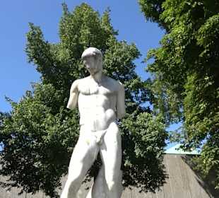 Statuen am Schlossplatz