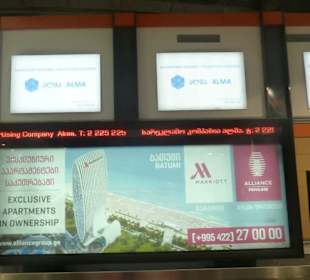 Werbung in der Ankunftshalle