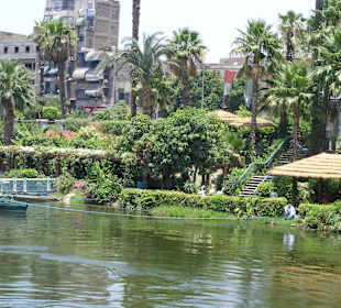 Blick vom Restaurantboot in Luxuskairo