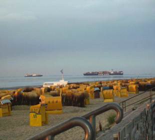 Strand Dühnen, Schiffe zum Hamburger Hafen