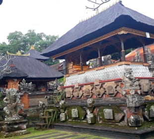 Puri Saren Agung