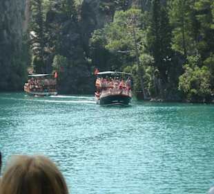Türkisfarbendes Wasser
