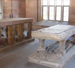 Tumbengrabmäler im Heilig-Geist-Spital