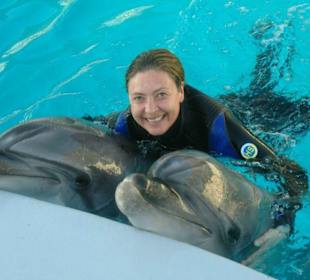 Iris mit Delphinen und Urlaub im Delphin Palace