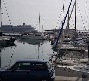 Palma im Hintergrund die Diadema