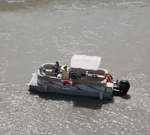 Denkmal - Blick zur Fluss Kura
