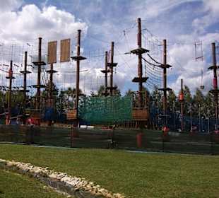 Park linowy znajdujący się koło alei 