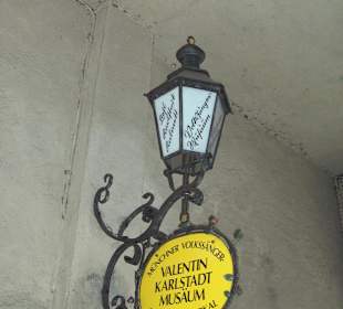 Eingang Valentin Musäum und Cafe Turmstüberl