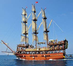 Baba Boot mit drei Master