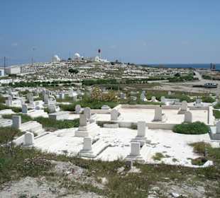 Zwischenhalt am Friedhof