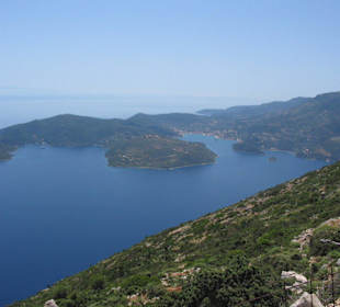 Blick nach Vathi vom Kloster Kathará
