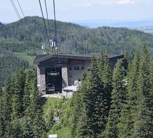 Seilbahnstation auf dem Berg