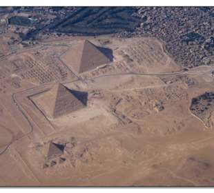 Die Pyramiden aus 3500m Höhe