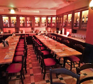 Blick in die Gasträume des Restaurants XII Apostel