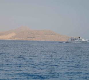 Blick auf die Insel Tiran