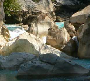 Kleiner Wasserfall mündet in den Green Canyon