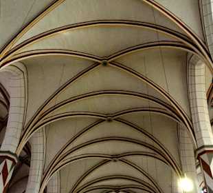 Das Deckengewölbe der Kirche