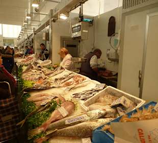 Einen Fischmarkt im Markt.