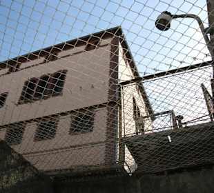 Freiganghofzellen vergittert nach oben