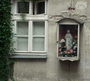 Kamienica przy ul. Marszałkowskiej - kapliczka