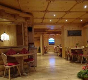 In den Gasträumen der Südtiroler Hütte