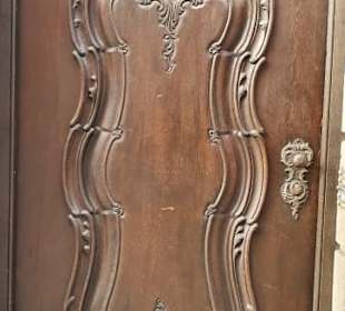 Tolle alte Eingangstüren