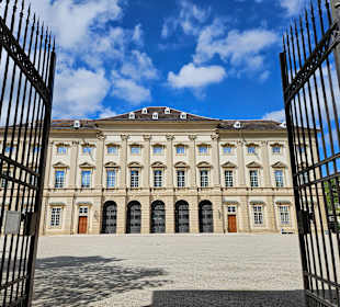 Eingang zum Gartenpalais