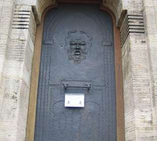 Eingang in das Denkmal.