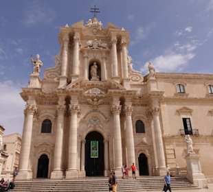 Rechts wohnt der Bischof