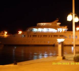 Schiff im Hafen zum auf Tauchtour gehen