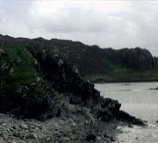 Die Küste von Innishbofin Island