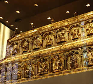 Der Schrein wird durch Glas geschützt