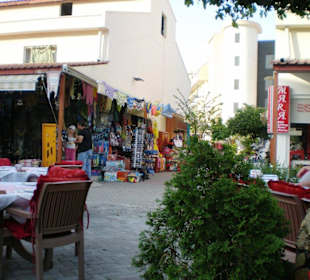 Shoppingmeile und Cici Bar