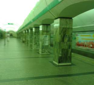 Metro St. Petersburg - palastartige Metrostationen