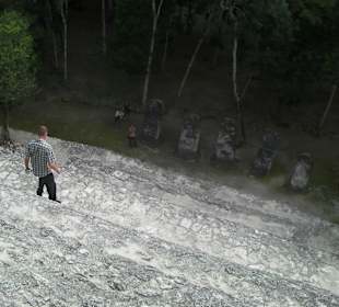 Steiler Abstieg von Pyramide Struktur 