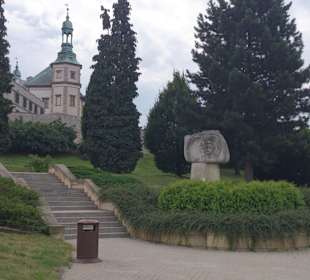 Pomnik znajdujący się przy placu