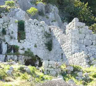 Häuserreste der antiken Stadt