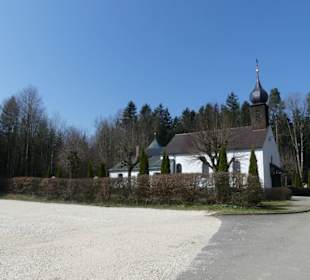 Zufahrt und Parkplatz